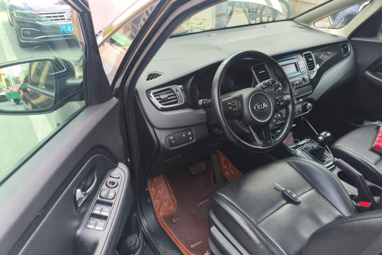 Used Kia Carens 2013 2.0L 7-Seater Automatic Comfort Edition China V Standard Driver Seat