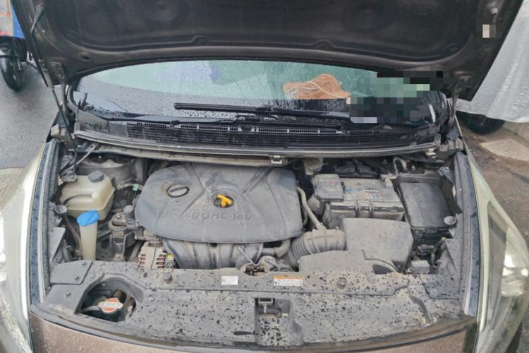 Used Kia Carens 2013 2.0L 5-Seater Automatic Comfort Version China V Standard Engine Bay