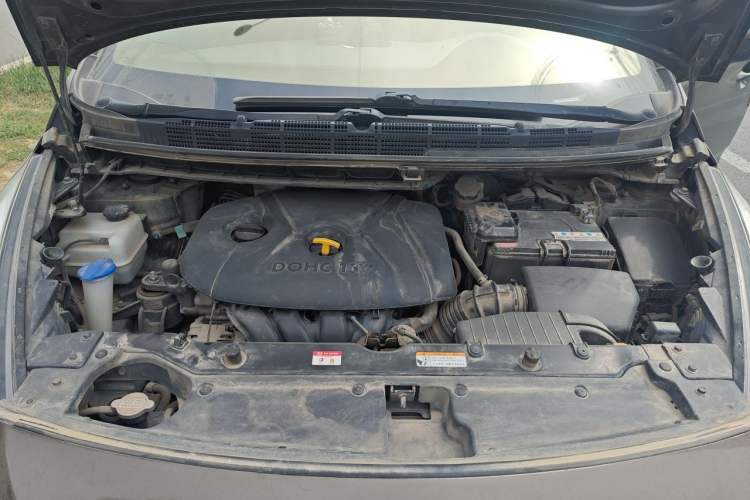 Used Kia Carens 2013 2.0L 5-Seater Automatic Standard Version China V Standard Engine Bay
