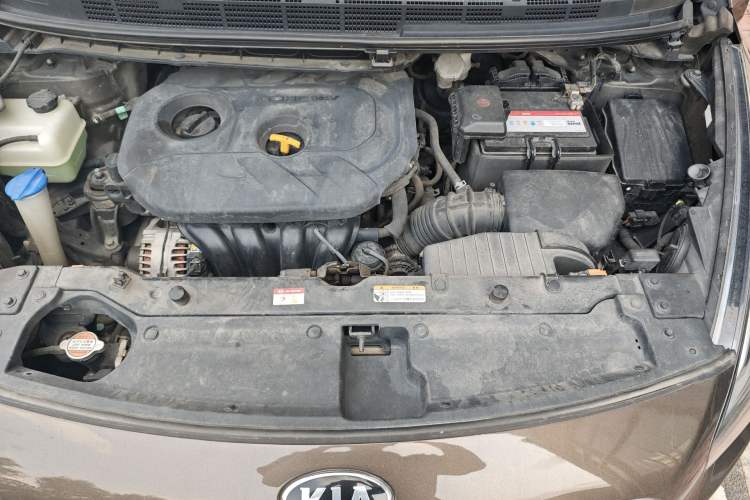 Used Kia Carens 2013 2.0L 7-Seater Automatic Standard Version China V Standard Engine Bay