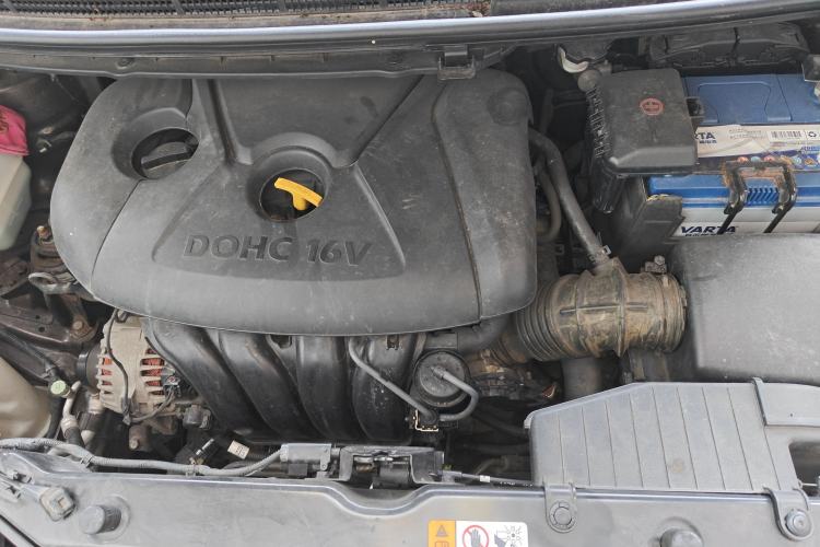 Used Kia Carens 2013 2.0L 7-Seater Automatic Standard Version China IV Standard Engine Bay