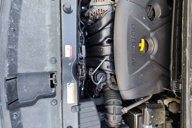 Used Kia Carens 2013 2.0L 7-Seater Automatic Standard Version China V Standard Engine Bay