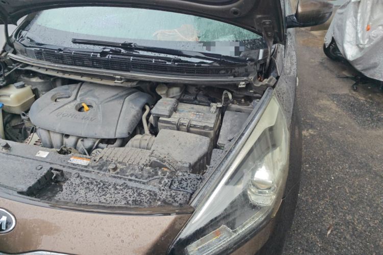 Used Kia Carens 2013 2.0L 5-Seater Automatic Comfort Version China V Standard Engine Bay Left