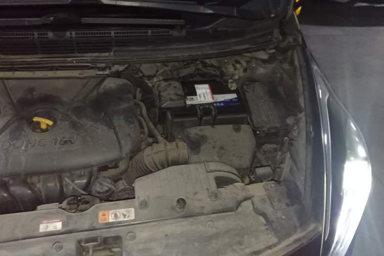 Used Kia Carens 2013 2.0L 5-Seater Automatic Standard Version China V Standard Engine Bay Left