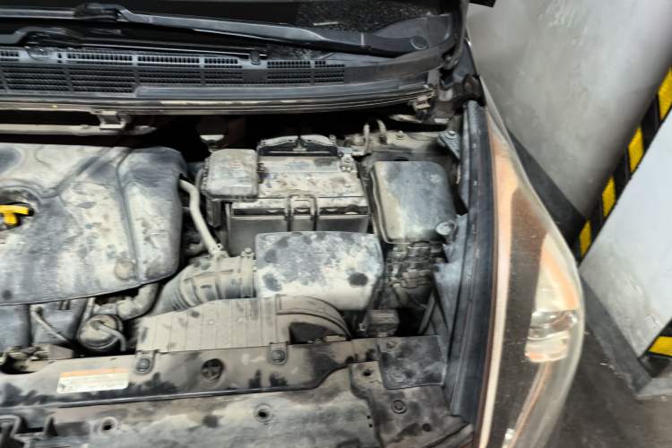 Used Kia Carens 2013 2.0L 7-Seater Automatic Standard Version China IV Standard Engine Bay Left