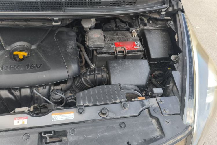 Used Kia Carens 2013 2.0L 7-Seater Automatic Comfort Edition China V Standard Engine Bay Left
