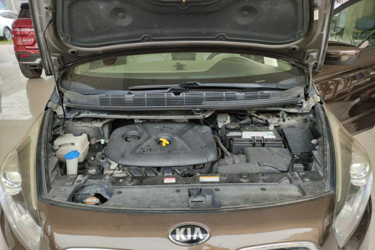 Used Kia Carens 2013 2.0L 7-Seater Automatic Comfort Edition China IV Standard Engine Bay