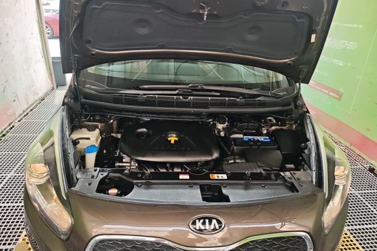 Used Kia Carens 2013 2.0L 7-Seater Automatic Standard Version China IV Standard Engine Bay