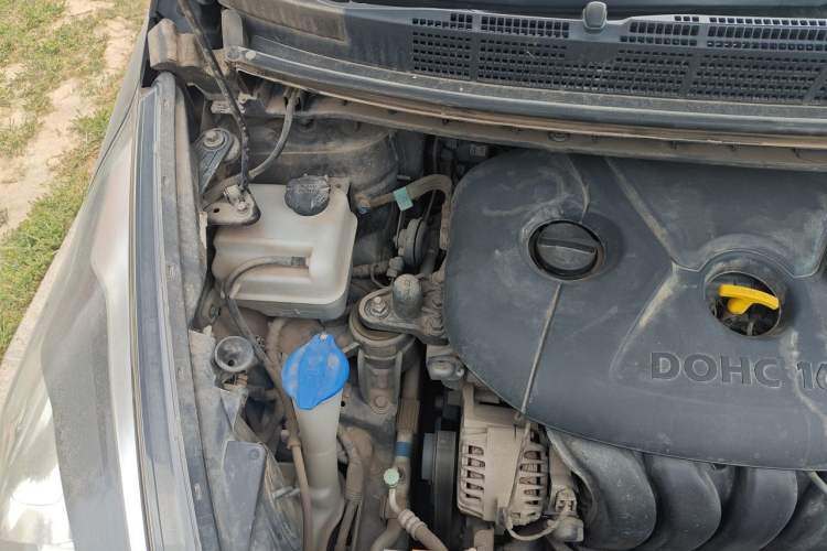 Used Kia Carens 2013 2.0L 5-Seater Automatic Standard Version China V Standard Engine Bay Right