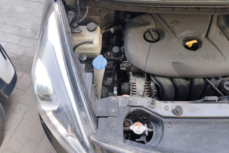 Used Kia Carens 2013 2.0L 5-Seater Automatic Standard Version China V Standard Engine Bay Right