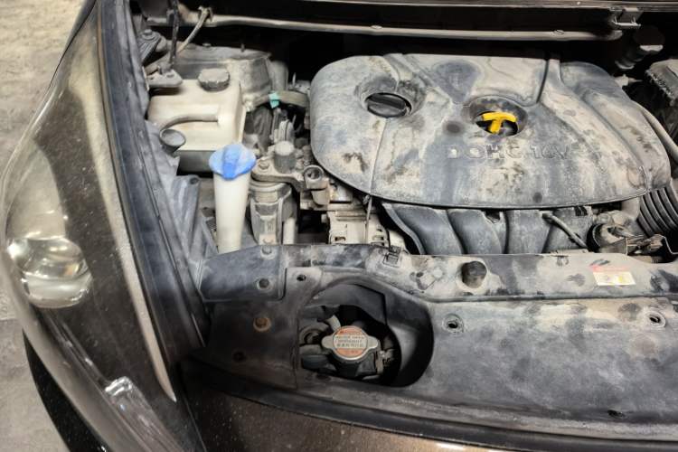 Used Kia Carens 2013 2.0L 7-Seater Automatic Standard Version China IV Standard Engine Bay Right
