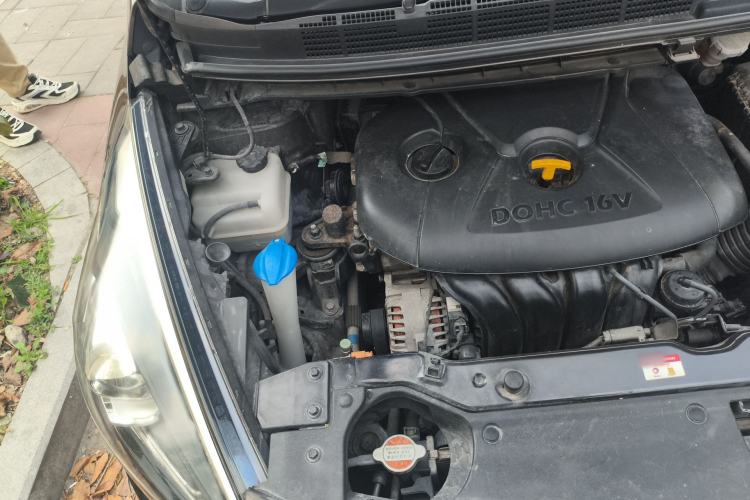 Used Kia Carens 2013 2.0L 7-Seater Automatic Comfort Edition China V Standard Engine Bay Right