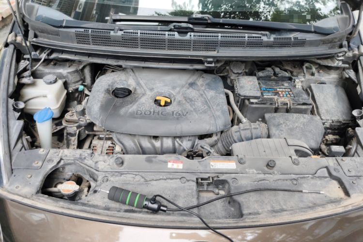 Used Kia Carens 2013 2.0L 5-Seater Automatic Comfort Version China IV Standard Engine Bay