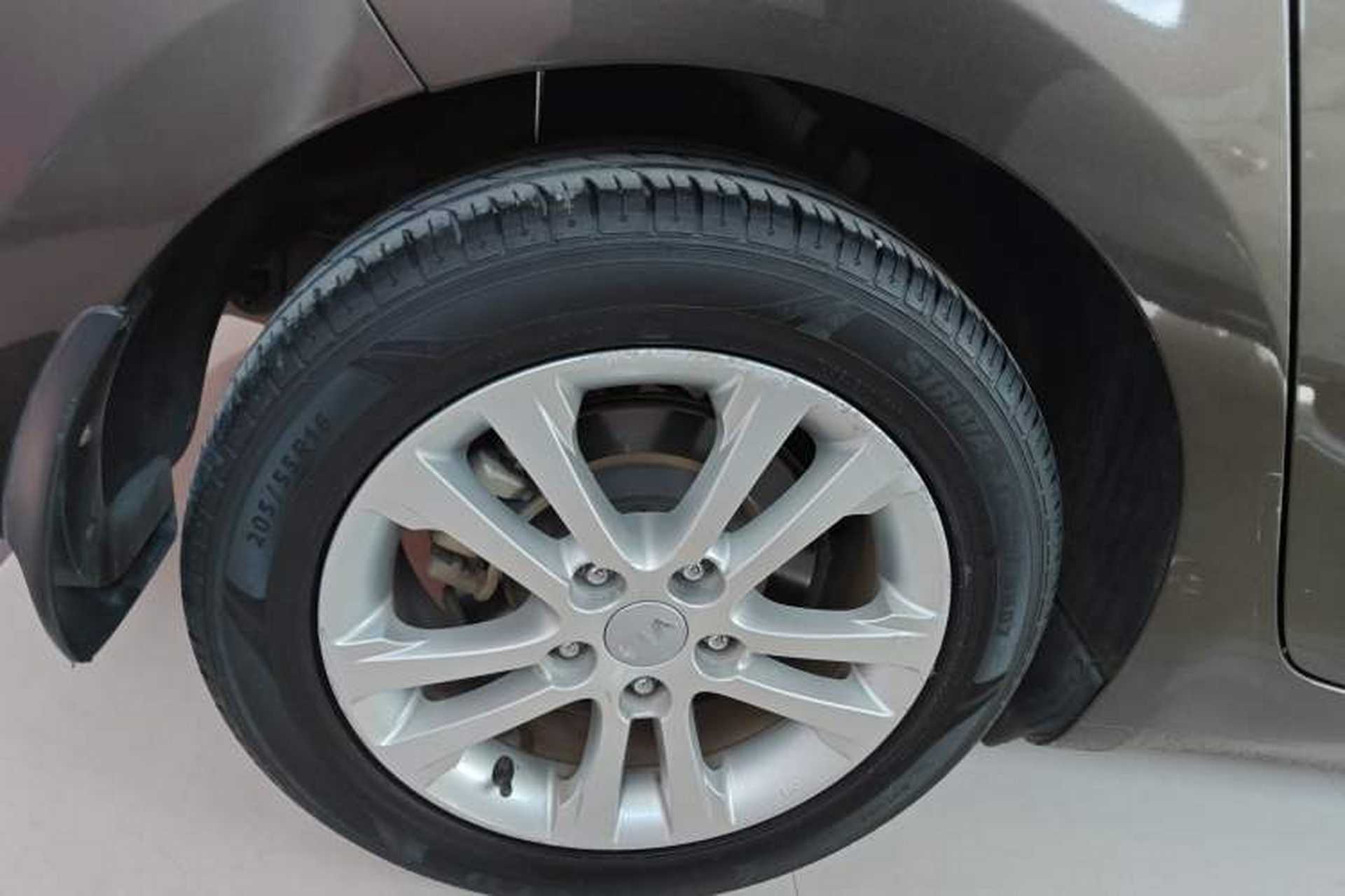 Used Kia Carens 2013 2.0L 7-Seater Automatic Luxury Version China IV Standard Exterior 4