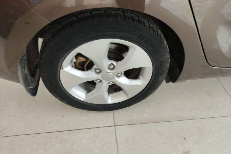 Used Kia Carens 2013 2.0L 7-Seater Automatic Comfort Edition China IV Standard Exterior 5