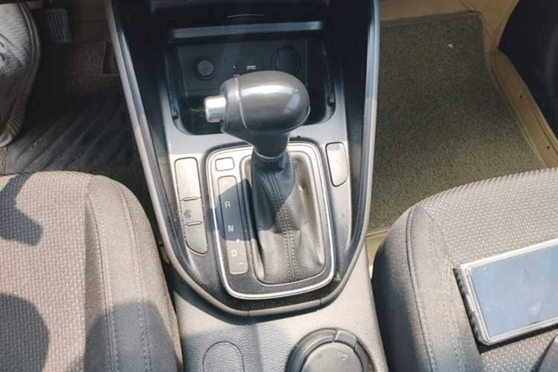Used Kia Carens 2013 2.0L 7-Seater Automatic Standard Version China IV Standard Gear Lever