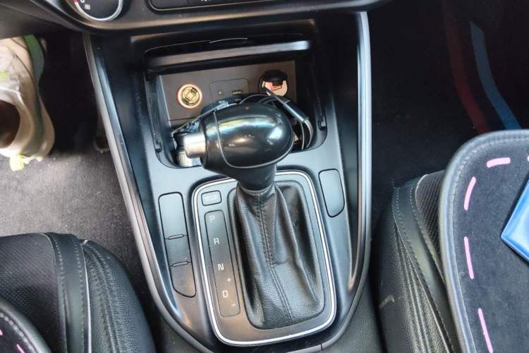 Used Kia Carens 2013 2.0L 5-Seater Automatic Standard Version China V Standard Gear Lever