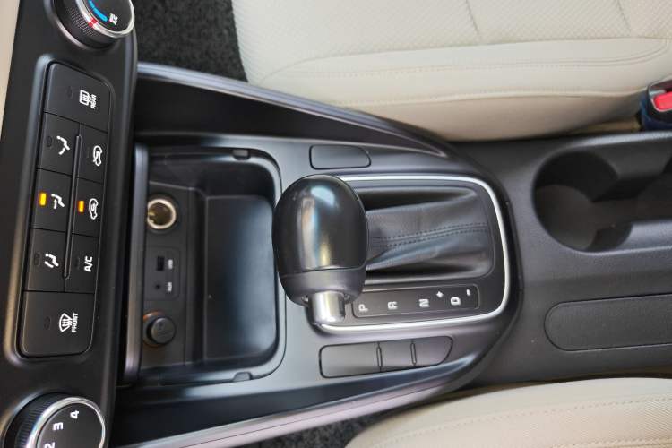 Used Kia Carens 2013 2.0L 7-Seater Automatic Standard Version China IV Standard Gear Lever