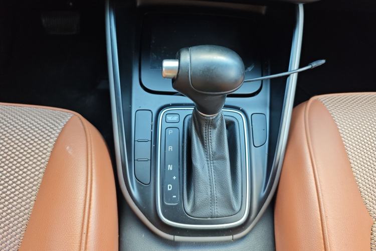 Used Kia Carens 2013 2.0L 7-Seater Automatic Standard Version China V Standard Gear Lever