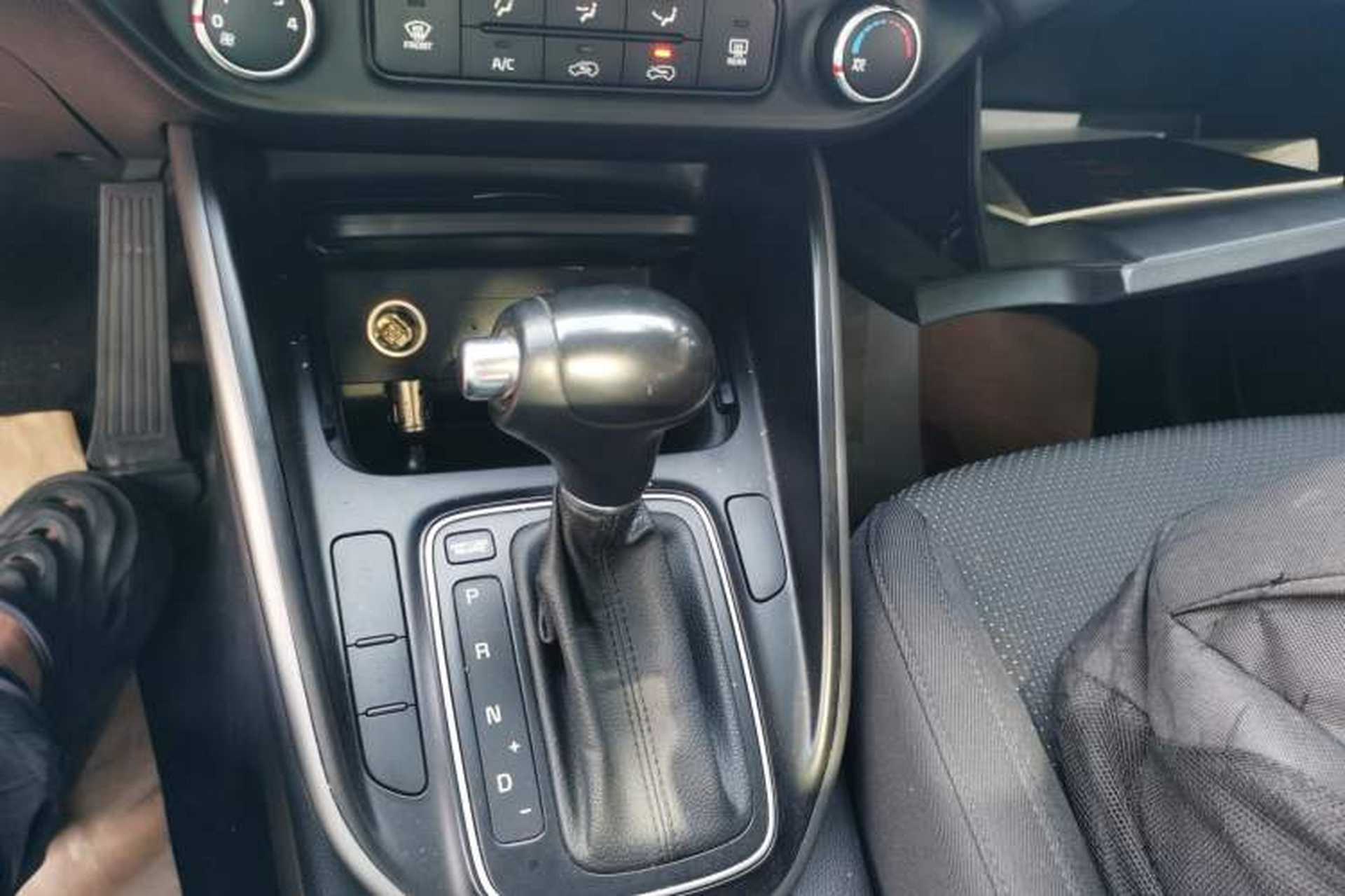 Used Kia Carens 2013 2.0L 7-Seater Automatic Standard Version China IV Standard Gear Lever