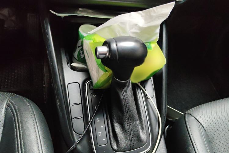 Used Kia Carens 2013 2.0L 5-Seater Automatic Comfort Version China IV Standard Gear Lever