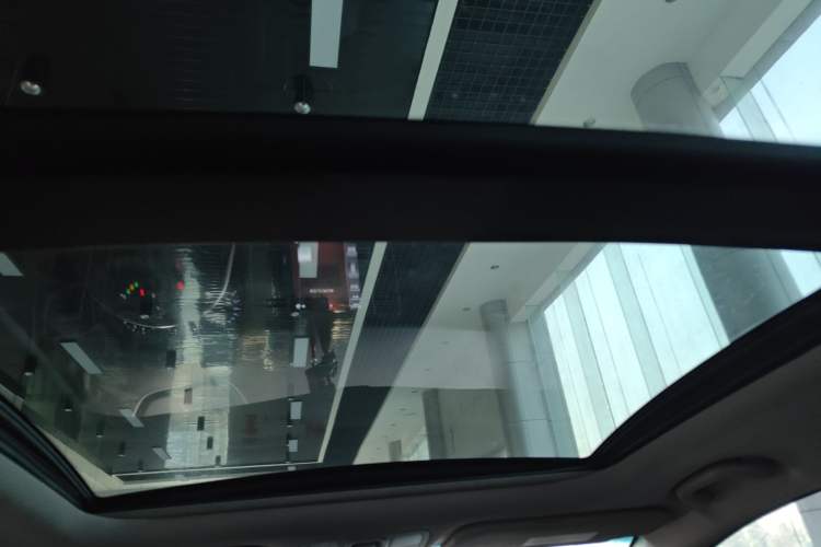 Used Kia Carens 2013 2.0L 7-Seater Automatic Luxury Version China IV Standard Headliner