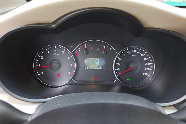 Used Kia Carens 2013 2.0L 7-Seater Automatic Standard Version China IV Standard Instrument Cluster