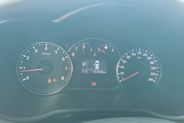Used Kia Carens 2013 2.0L 7-Seater Automatic Standard Version China IV Standard Instrument Cluster