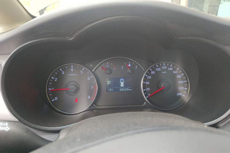 Used Kia Carens 2013 2.0L 5-Seater Automatic Standard Version China V Standard Instrument Cluster