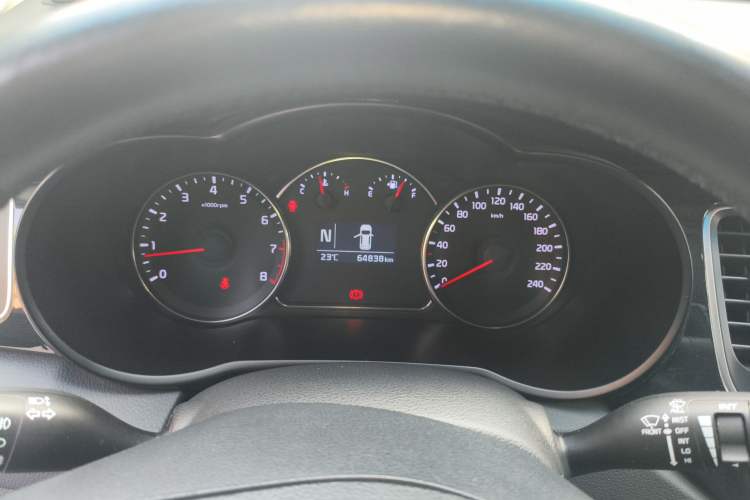 Used Kia Carens 2013 2.0L 7-Seater Automatic Comfort Edition China V Standard Instrument Cluster