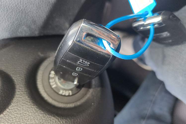 Used Kia Carens 2013 2.0L 5-Seater Automatic Standard Version China V Standard Interior 1