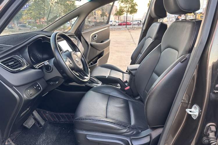 Used Kia Carens 2013 2.0L 5-Seater Automatic Comfort Version China IV Standard Interior 1