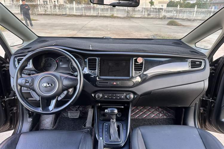 Used Kia Carens 2013 2.0L 5-Seater Automatic Comfort Version China IV Standard Interior 3