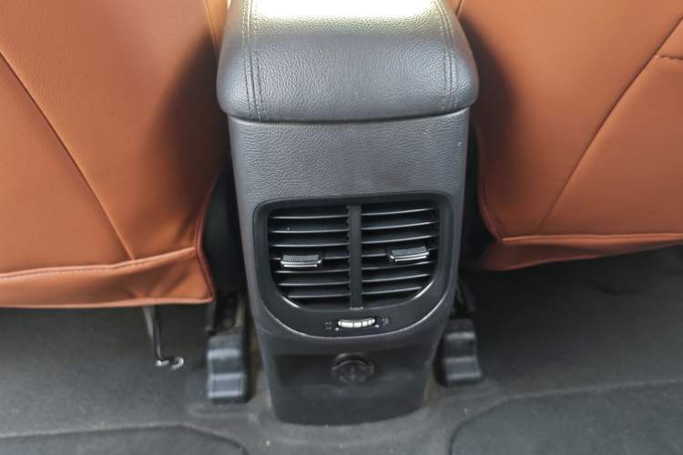 Used Kia Carens 2013 2.0L 7-Seater Automatic Standard Version China V Standard Interior 4