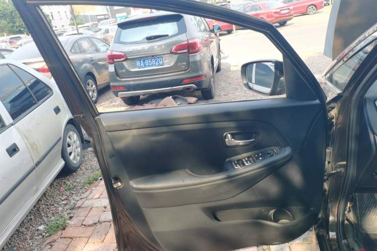 Used Kia Carens 2013 2.0L 7-Seater Automatic Standard Version China IV Standard Left Front Door Interior