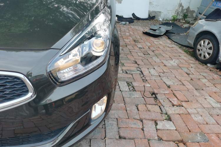 Used Kia Carens 2013 2.0L 7-Seater Automatic Standard Version China IV Standard Left Front Headlight