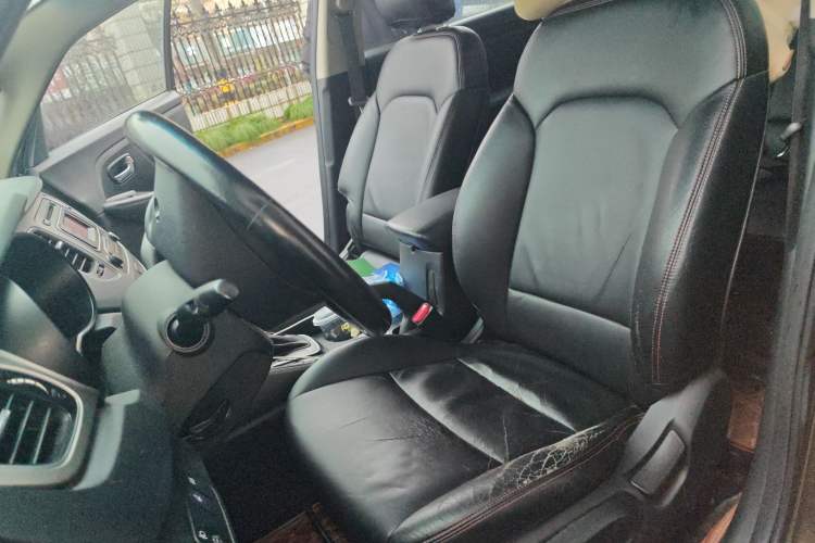 Used Kia Carens 2013 2.0L 5-Seater Automatic Comfort Version China V Standard Left Front Seat