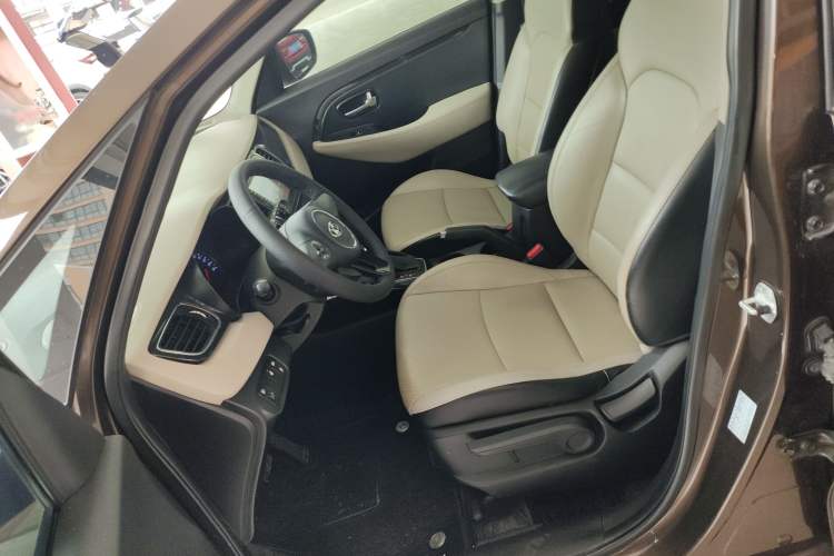 Used Kia Carens 2013 2.0L 7-Seater Automatic Comfort Edition China IV Standard Left Front Seat