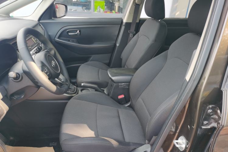 Used Kia Carens 2013 2.0L 7-Seater Automatic Standard Version China IV Standard Left Front Seat