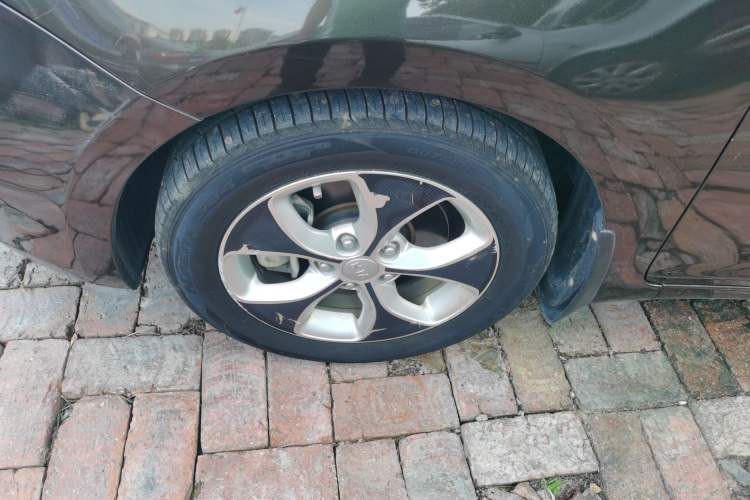 Used Kia Carens 2013 2.0L 7-Seater Automatic Standard Version China IV Standard Left Front Wheel Hub