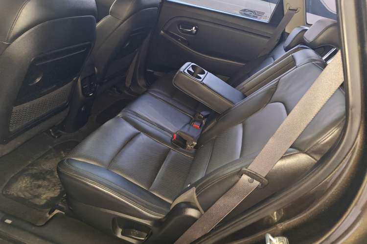 Used Kia Carens 2013 2.0L 7-Seater Automatic Luxury Version China IV Standard Left Rear Seat