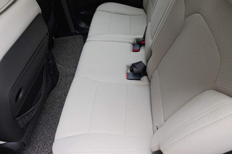 Used Kia Carens 2013 2.0L 7-Seater Automatic Standard Version China IV Standard Left Rear Seat