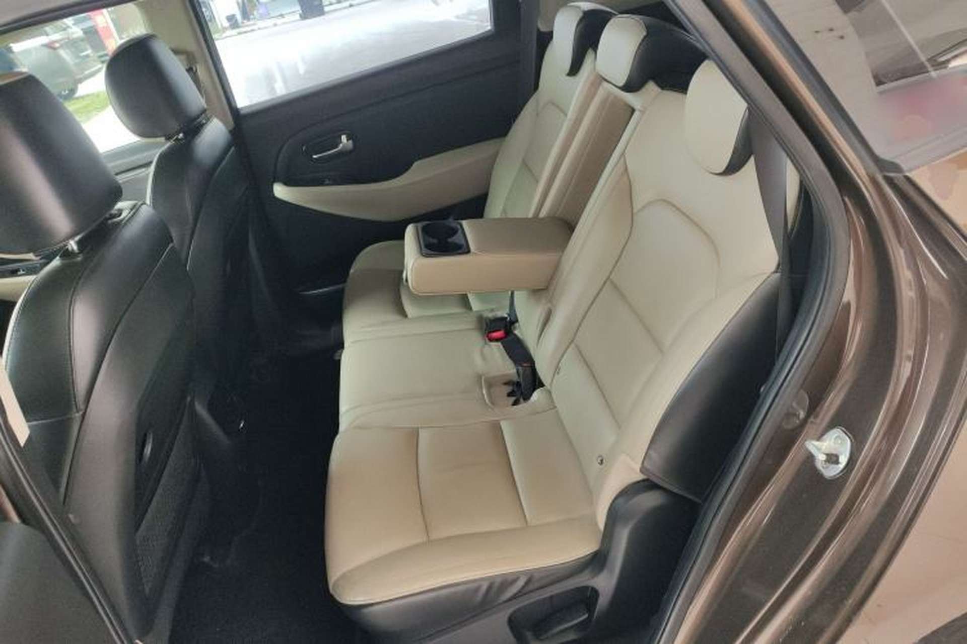 Used Kia Carens 2013 2.0L 7-Seater Automatic Comfort Edition China IV Standard Left Rear Seat