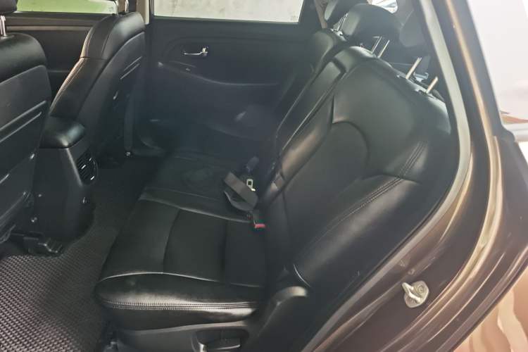 Used Kia Carens 2013 2.0L 7-Seater Automatic Standard Version China IV Standard Left Rear Seat