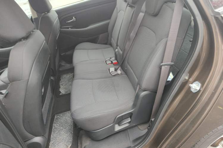 Used Kia Carens 2013 2.0L 5-Seater Automatic Standard Version China V Standard Left Rear Seat