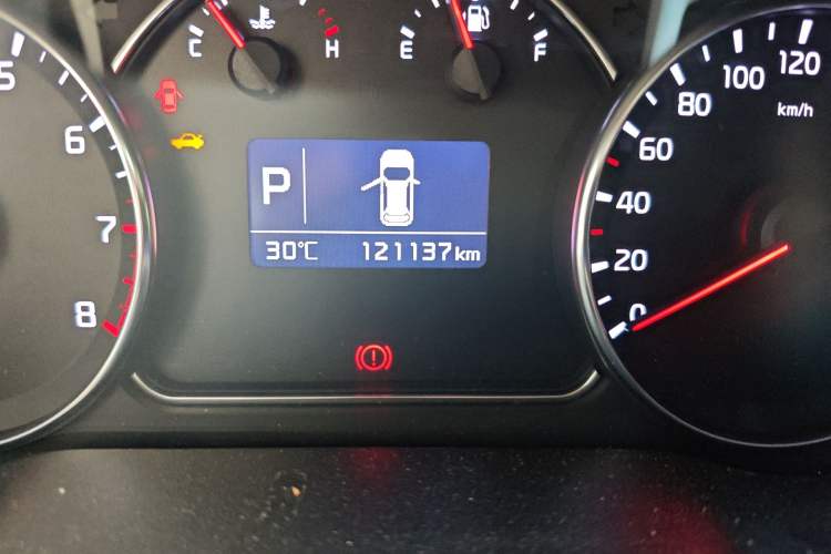 Used Kia Carens 2013 2.0L 7-Seater Automatic Standard Version China V Standard Odometer Close Up