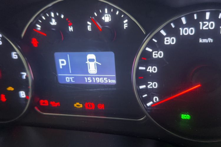Used Kia Carens 2013 2.0L 7-Seater Automatic Standard Version China IV Standard Odometer Close Up