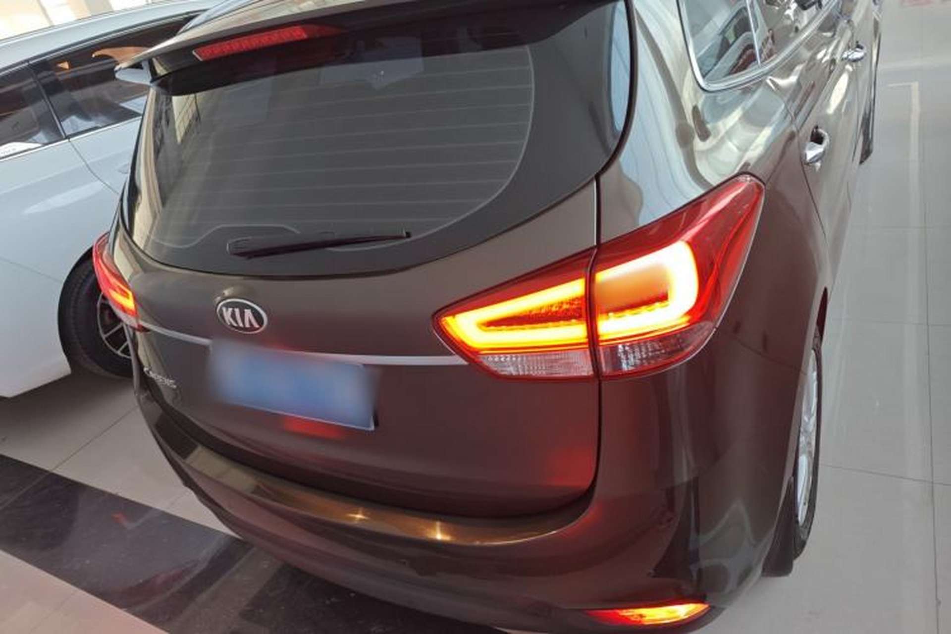Used Kia Carens 2013 2.0L 7-Seater Automatic Luxury Version China IV Standard Rear