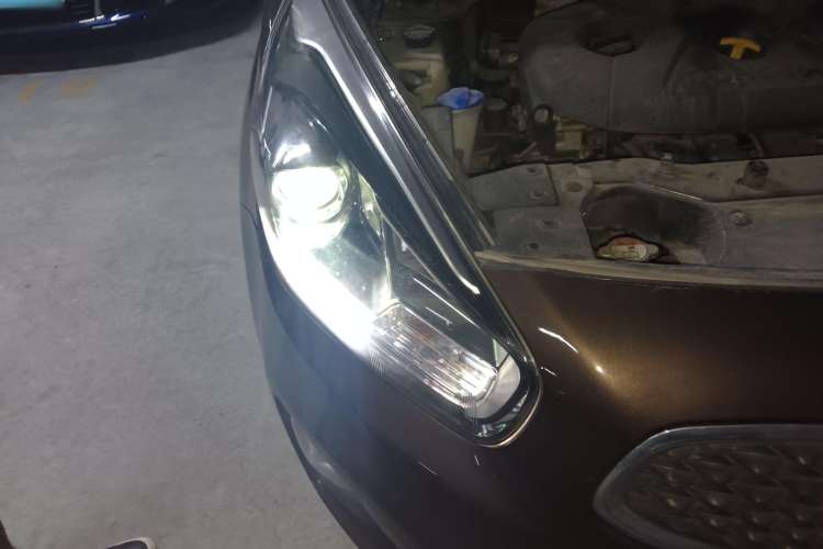 Used Kia Carens 2013 2.0L 5-Seater Automatic Standard Version China V Standard Right Front Headlight