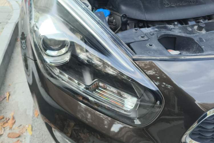 Used Kia Carens 2013 2.0L 7-Seater Automatic Comfort Edition China V Standard Right Front Headlight